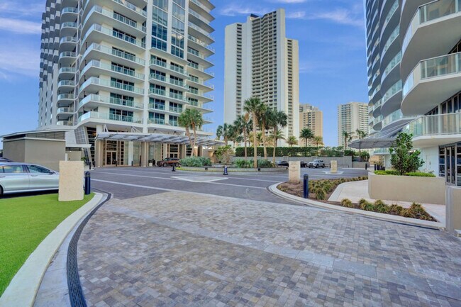 Building Photo - 3100 N Ocean Dr