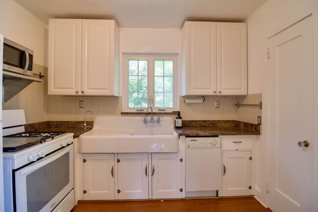 Building Photo - Lenox Township home on 7 acres