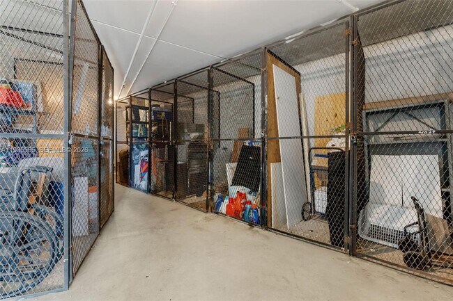 Building Photo - 4025 Yarmouth E