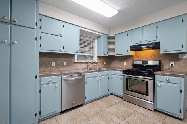 Building Photo - 8598 Cornell Dr