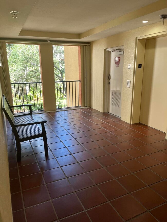 Building Photo - 630 S Sapodilla Ave