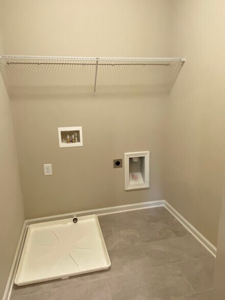 Building Photo - 2844 Weyhill Trl