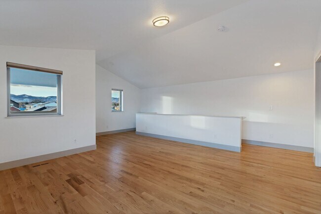 Building Photo - Move In READY!!!   Single family home in s...