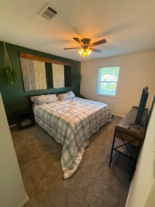 Building Photo - 113 Walz Cir