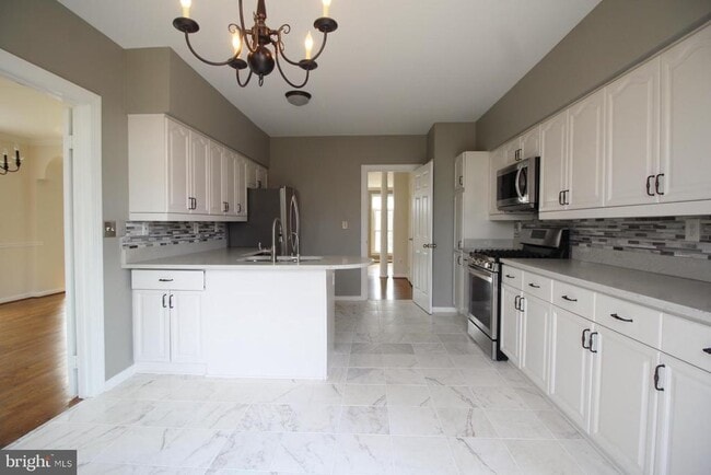 Building Photo - 6423 Little Potters Ln