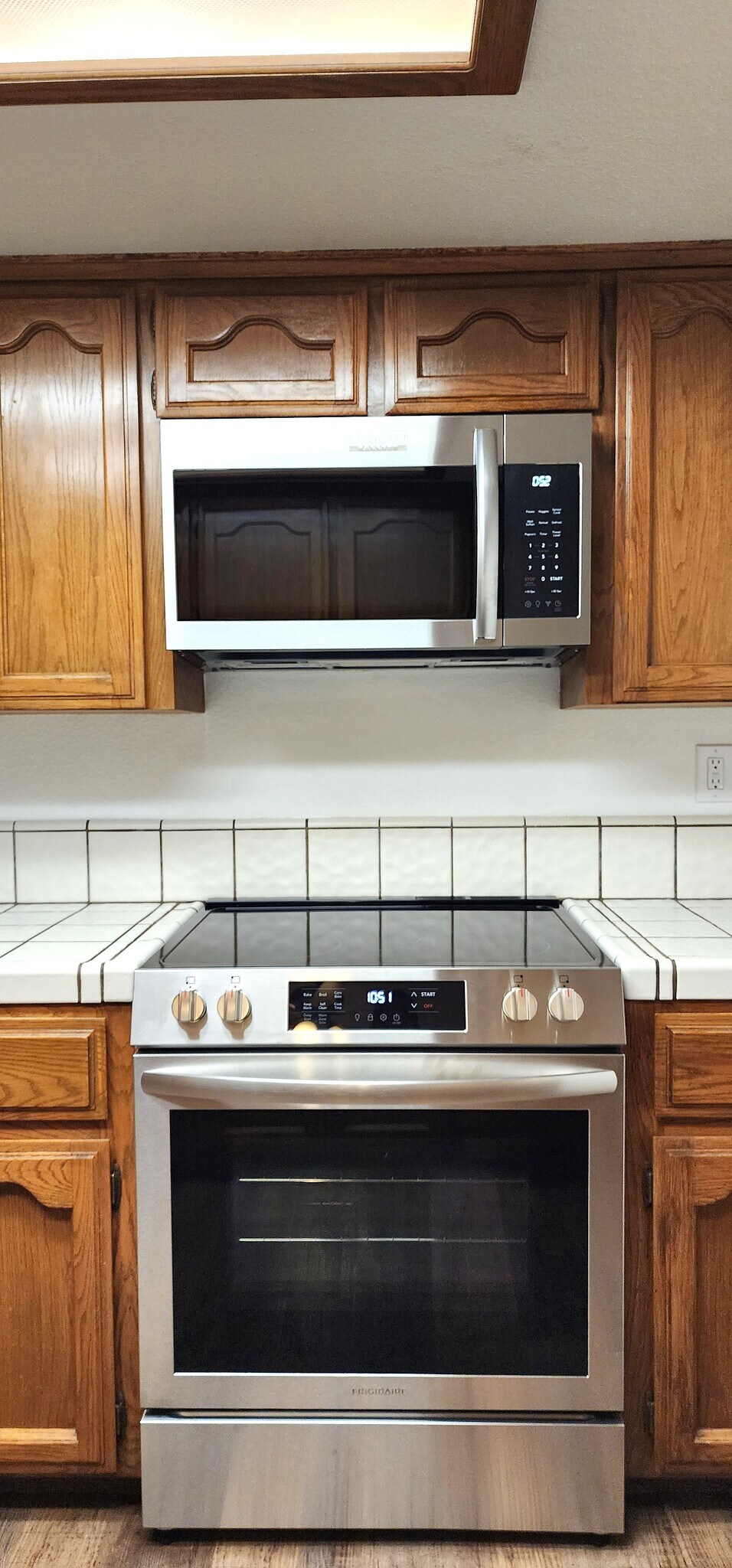 Kitchen Stove - 4629 N Charles Ave