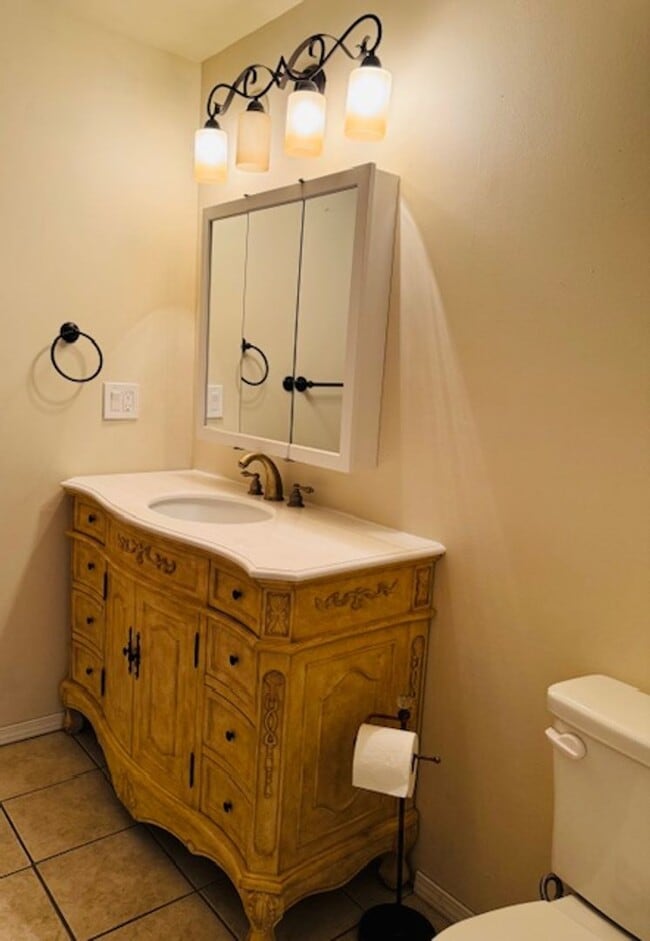 Building Photo - Burlington 3 Bed 2 Bath Home in quiet neighborhood