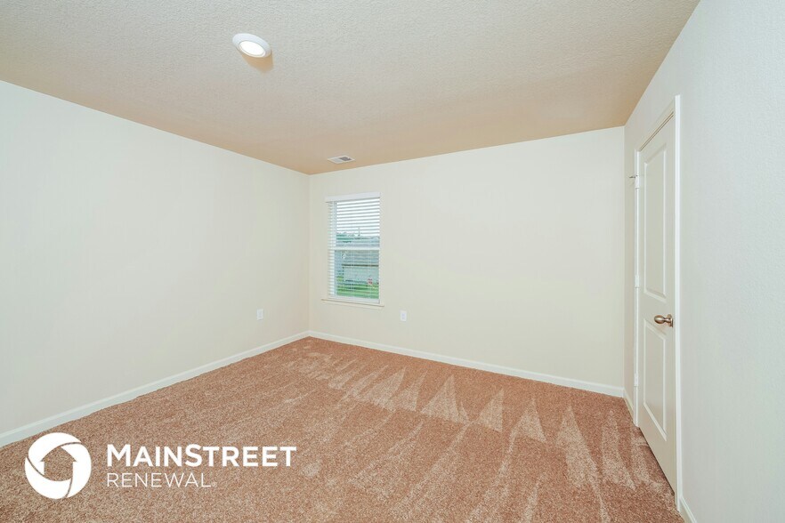 Building Photo - 595 Clover Cir