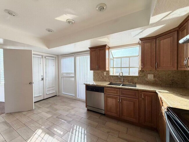 Building Photo - 3174 Bel Air Dr