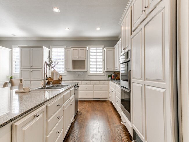 Building Photo - 1307 Brookside Dr