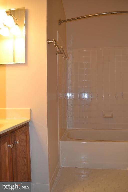 Building Photo - 3947 Valley Ridge Dr