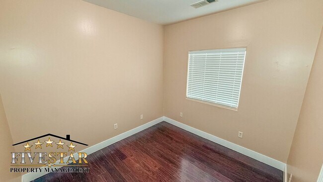 Building Photo - 1733 Pyxis St