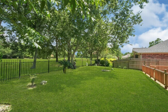 Building Photo - 25525 Oakhurst Forest Dr