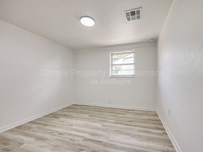 Building Photo - 4608 N Libby Ave
