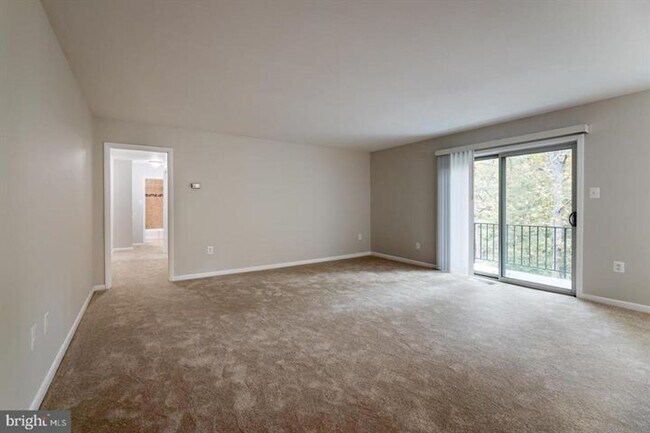 Building Photo - 10619 Weymouth St