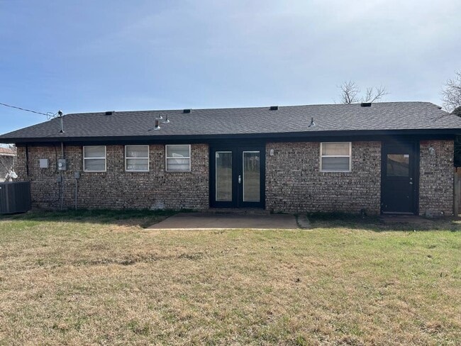 Building Photo - 4603 SW H Ave