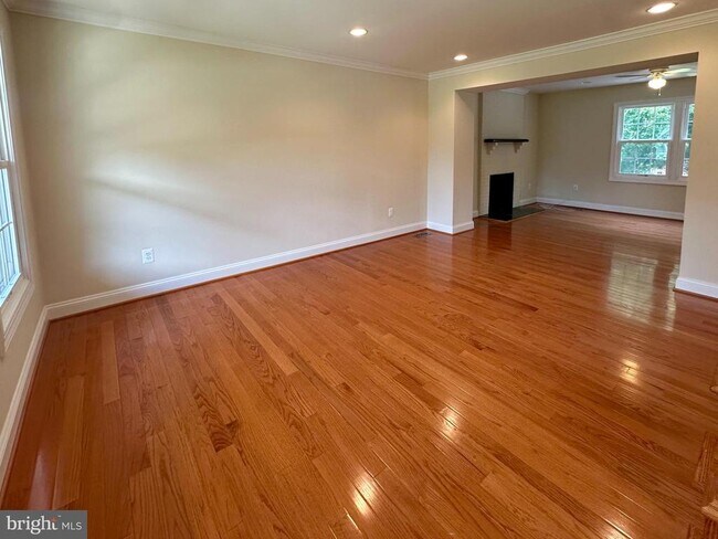 Building Photo - 1213 Forestville Dr