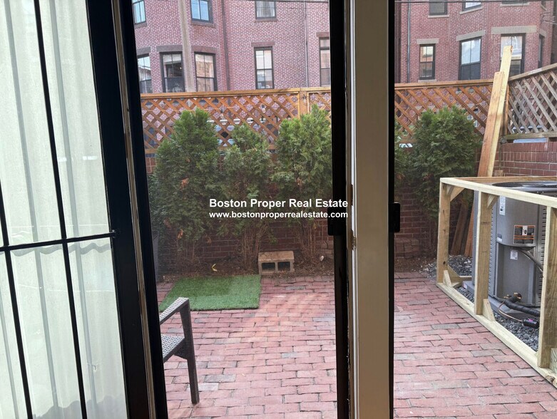 Building Photo - 331 Beacon St