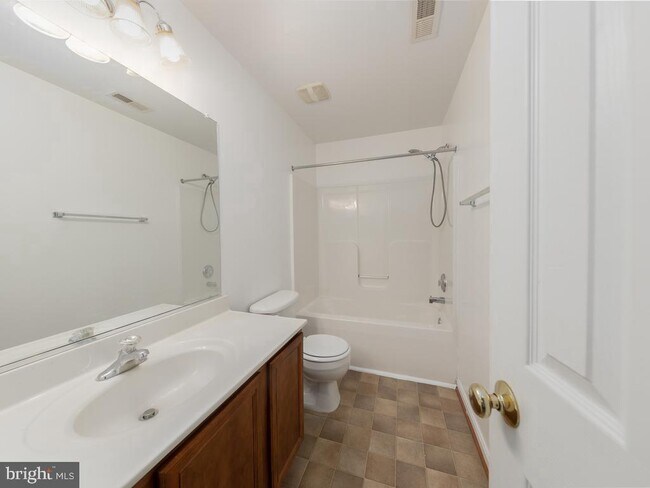 Building Photo - 108 Clearwater Ct