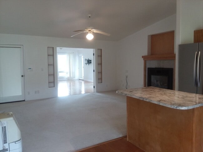 Building Photo - 64-5312 Iokua Place