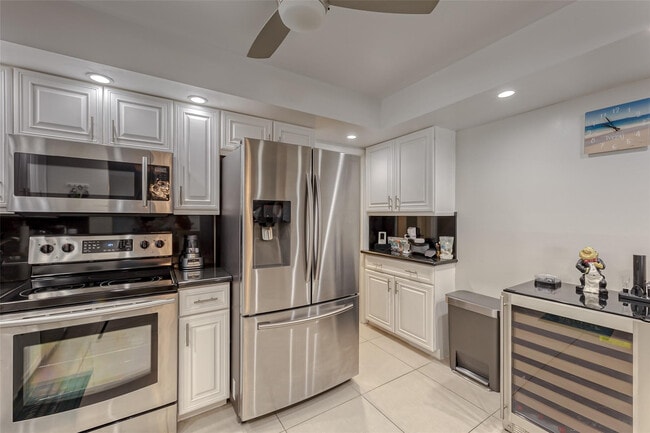 Building Photo - 3900 Galt Ocean Dr