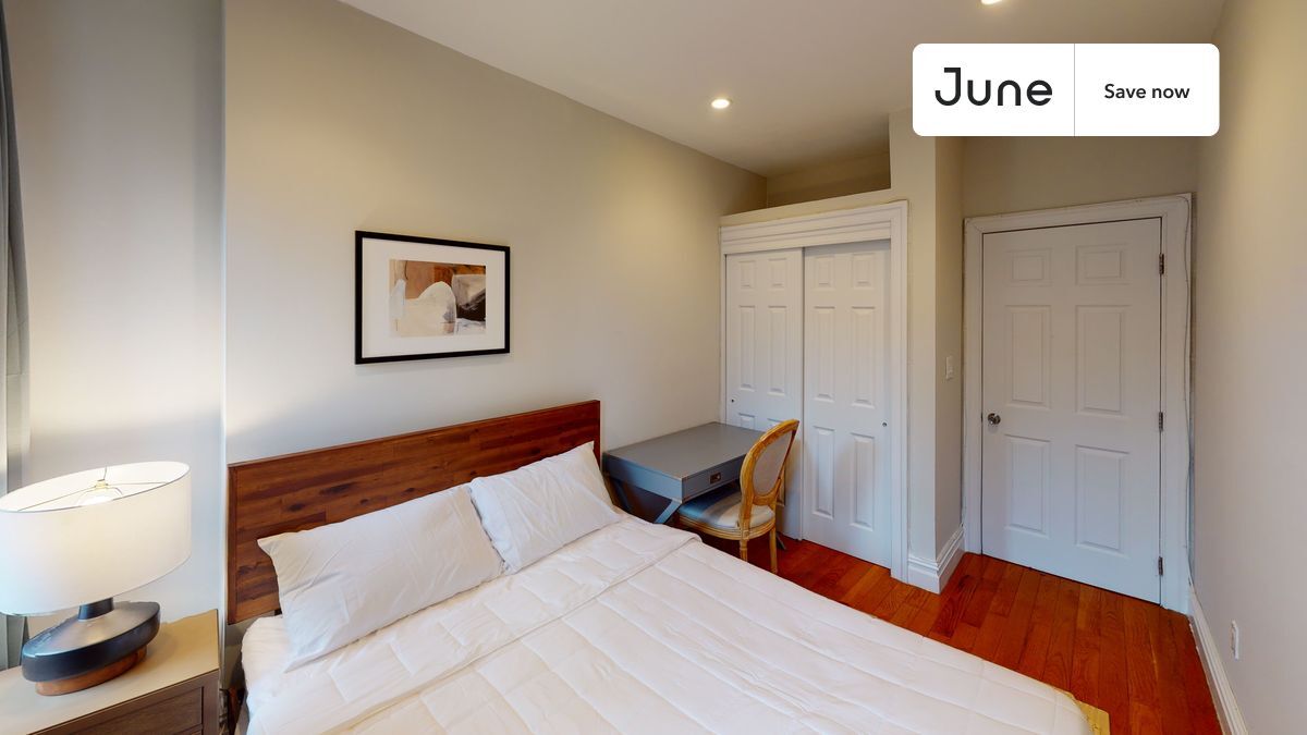 Building Photo - 23 E 109th St