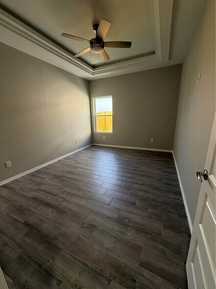 Building Photo - 2309 E Viviana St