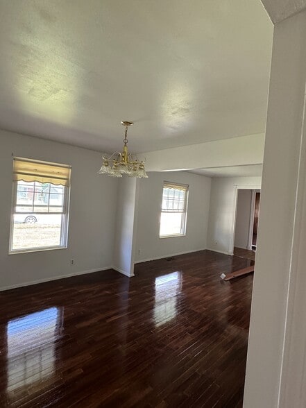 Building Photo - 1617 Somerset Shire Dr