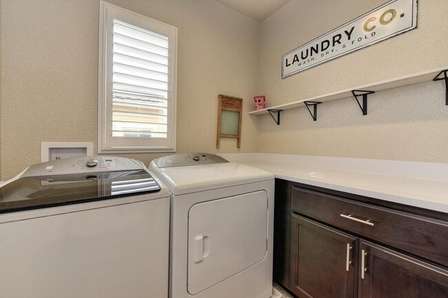 Building Photo - 5019 Verona Dr