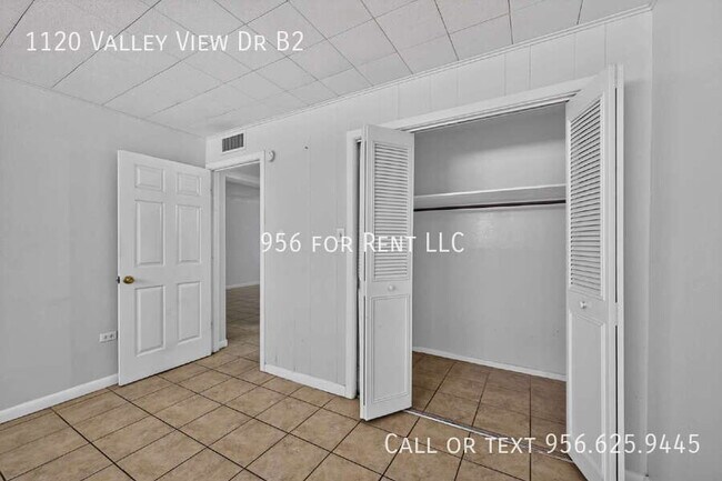 Building Photo - 1120 Valley View Dr