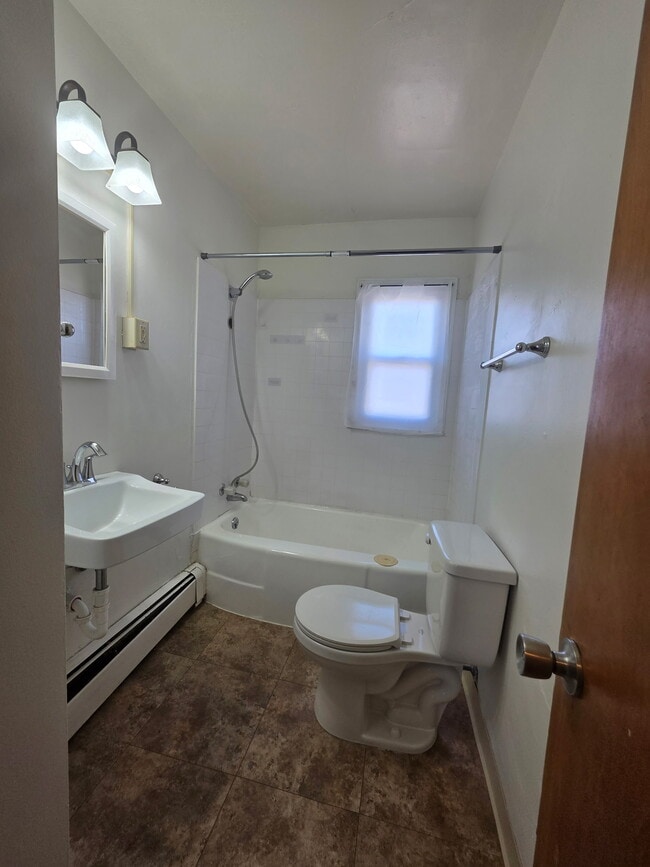 Building Photo - 702 8th Ave N