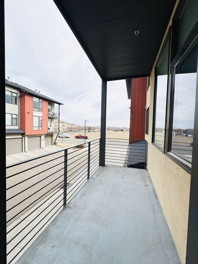 Building Photo - Gorgeous Flats at Rigden Farm 2bed 2bath Condo