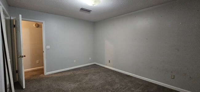 Building Photo - 211 Plantation Rd