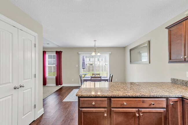 Building Photo - 293 Crossroads Store Dr