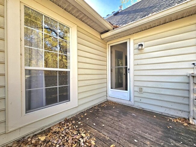 Building Photo - 7660 Willow Point Dr