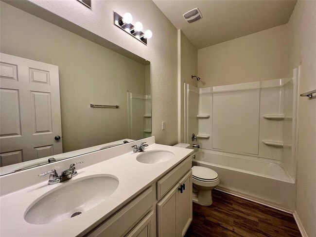 Building Photo - 220 Pepperbark Loop