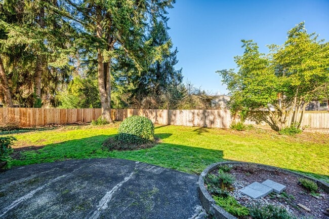 Building Photo - Lakewood Rambler 3 bedroom + Bonus