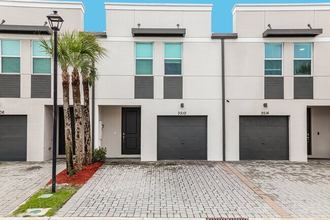 Building Photo - 3510 Joshua Tree St