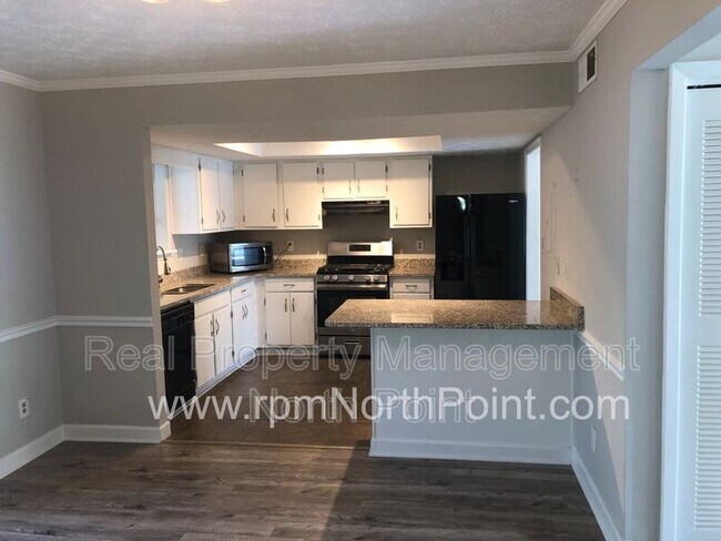 Building Photo - 676 Anderson Walk