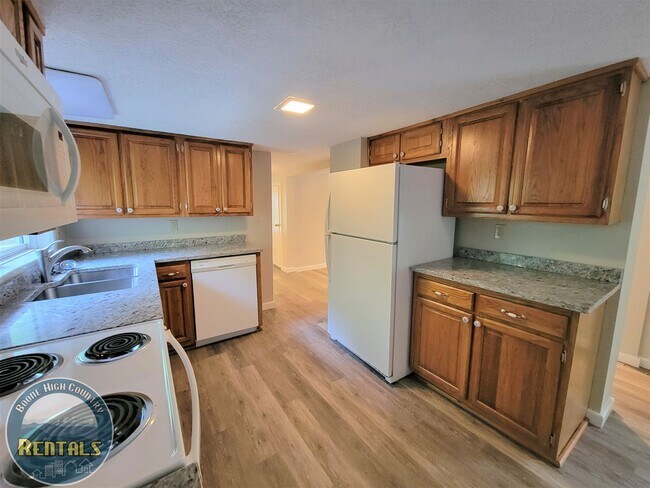 Building Photo - Charming 2 Bedroom Home --- Walking Distance to Campus!