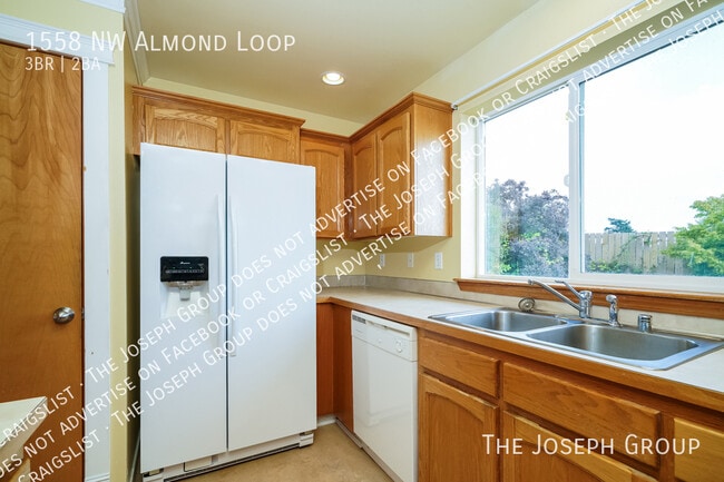 Building Photo - 1558 NW Almond Loop