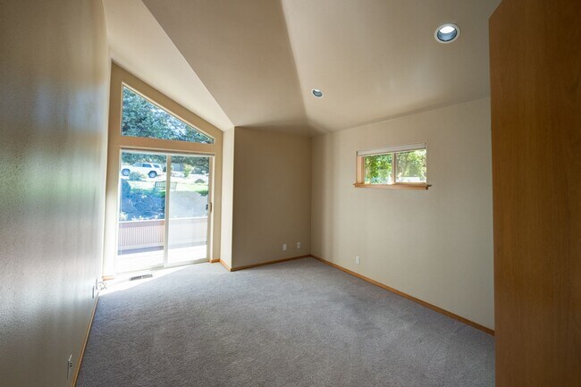 Building Photo - 2759 NW Champion Cir