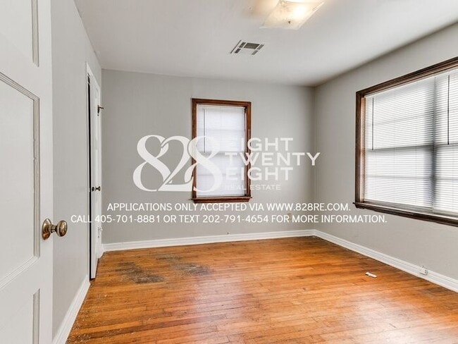 Building Photo - Cozy 2 Bed/1 Bath Single Family Brick Home...