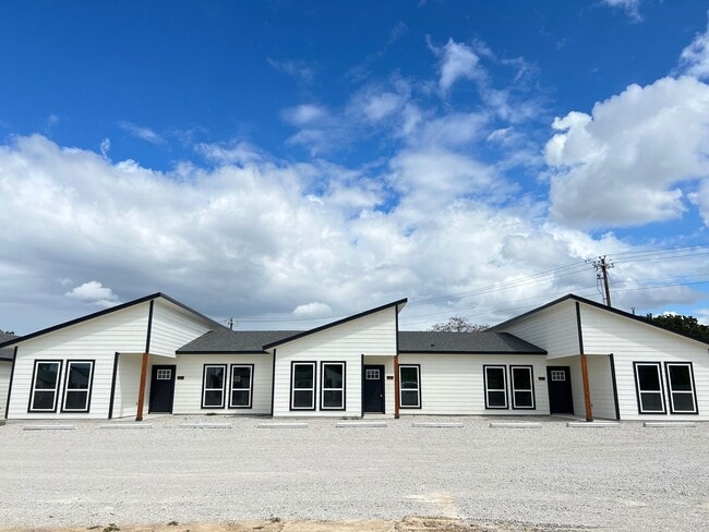 Building Photo - 2208 J E Woody Rd