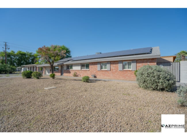 Building Photo - Gorgeous 3/2 Phoenix Home ?? Spacious, Sty...