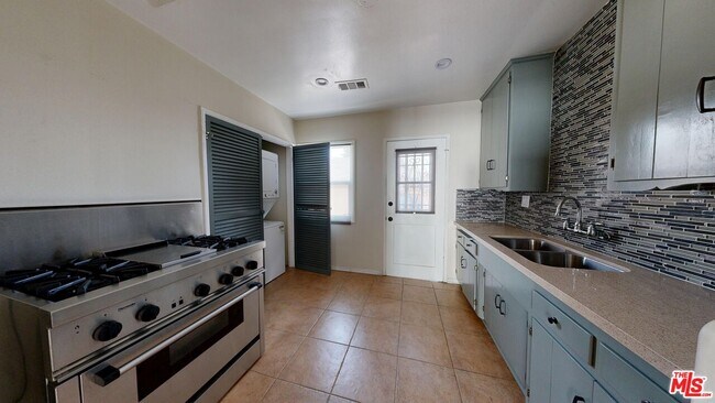 Building Photo - 1754 Glendon Ave