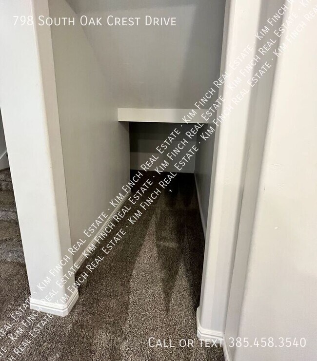 Building Photo - 798 S Oak Crest Dr