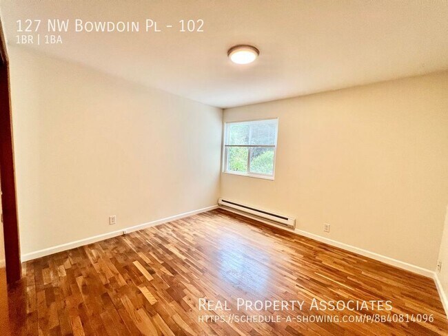 Building Photo - 127 NW Bowdoin Pl