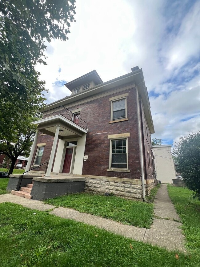 Building Photo - 348 E 15th Ave