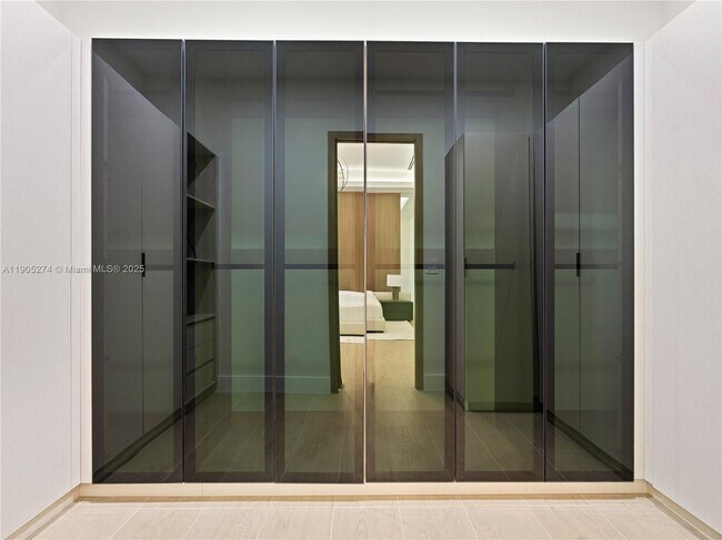 Building Photo - 543 NE 109th St